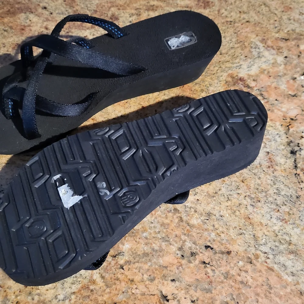 Sandals - Picture 3 of 4